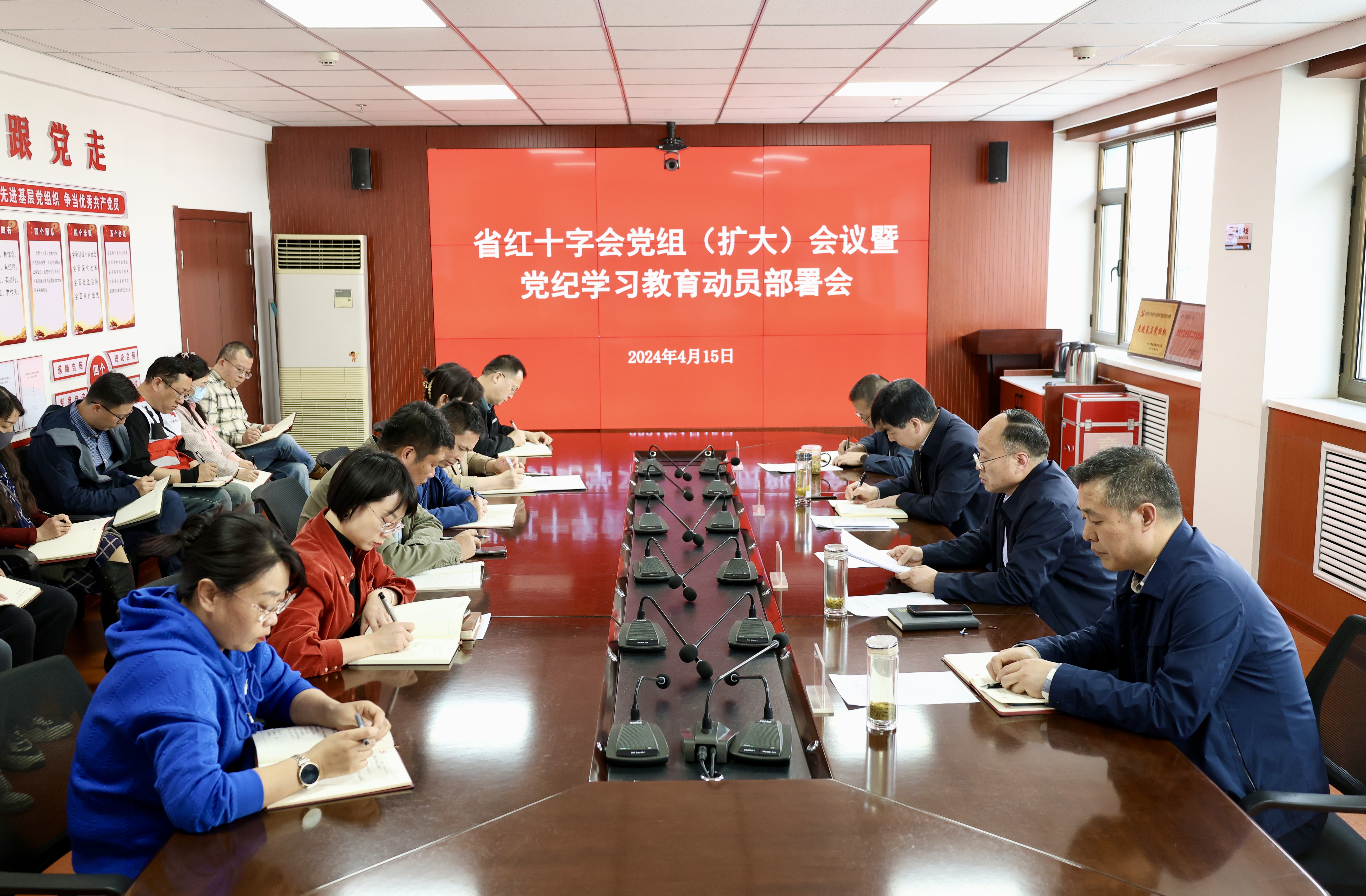 會(huì)議全景.jpg 會(huì)議全景.jpg